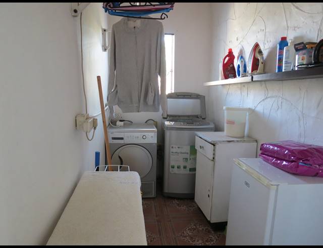 3 BEDROOM FREEHOLD FOR SALE IN BURGERSHOOP